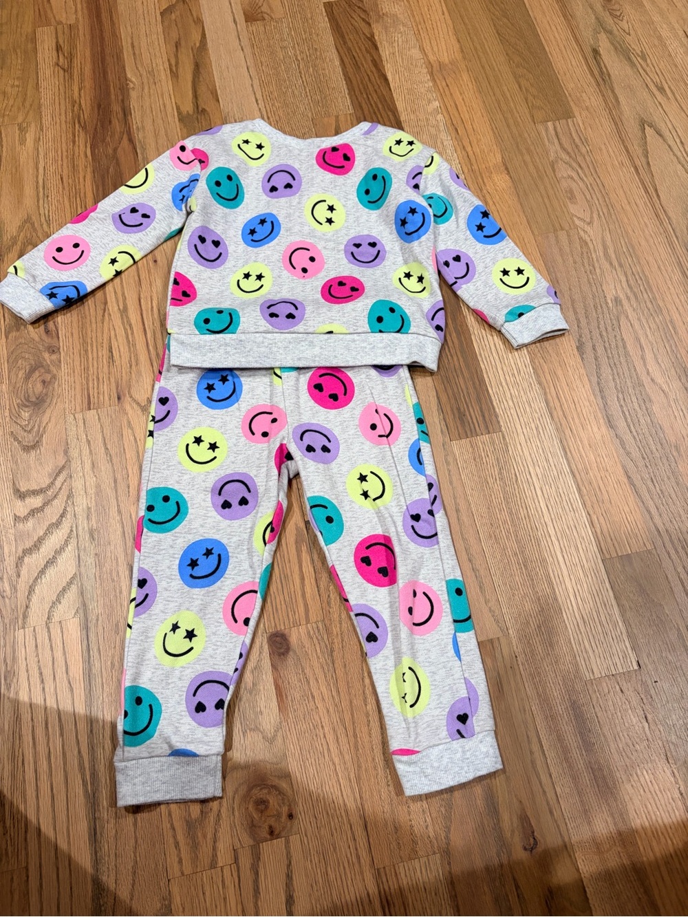 The Children’s Place colorful smilies with heart and star eyes sweat outfit
